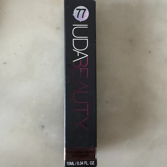 Huda Beauty Overachiever Concealer –Shade 77 “Chocolate Chip” NIB Discontinued - Picture 2 of 4